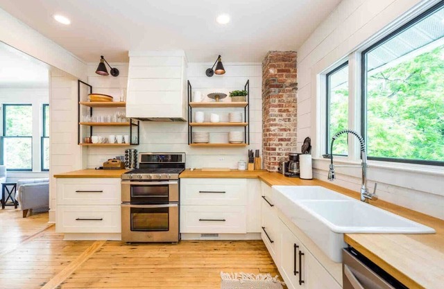 Off season special! Book a wknd, get a 3rd night for $25!