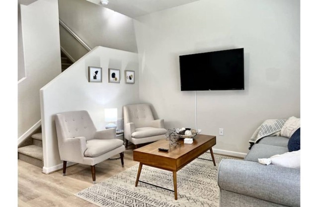 OFF-THE-DIAGONAL 2-Bedroom Townhome