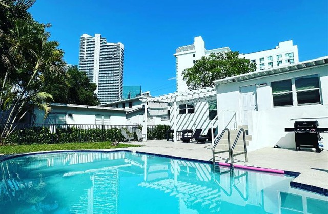 Oia House Brickell Beach 10 minutes Pool Location