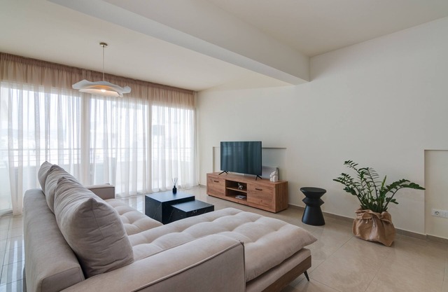 Oikies luxury apartment with Sea & Town View | private free parking area