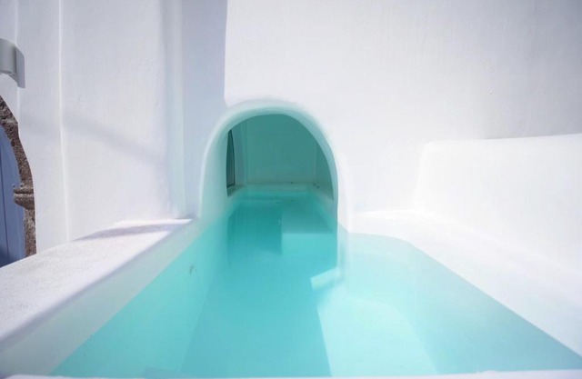Oinos Luxury Suites