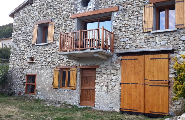 Old barn converted into apartment of 110 m2 entirely new. 4 stars