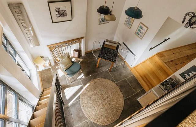 OLD BUTCHERS SHOP / 2 Bed Unique Retreat for Two Located in Holmfirth, West Yor