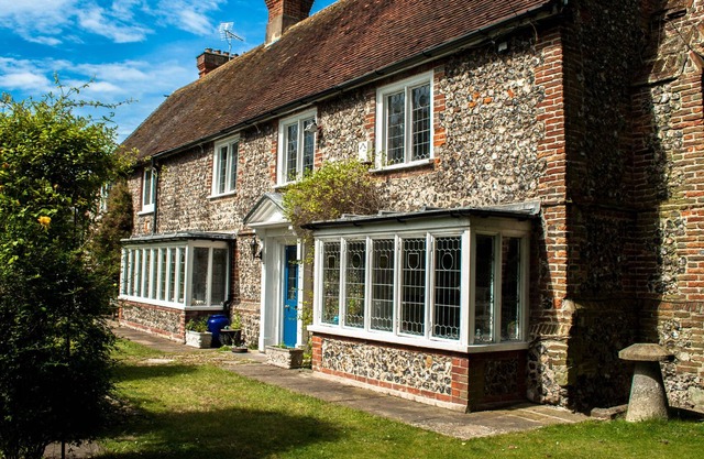 Old farmhouse in village centre, close to beach - sleeps 8-10