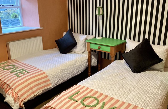 Old Hat Shop - Grade2 listed Mill Cottage Perfect to explore the Peak District