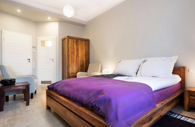 Old Town - 2 bedrooms, 2 bathrooms, 100 metres from the Main Square