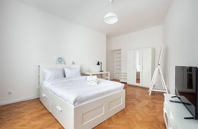 Old Town 5-Bedroom Apartment