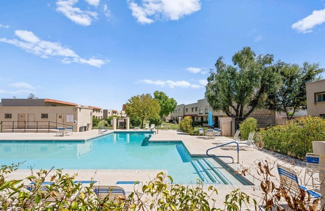 Old Town Elegance by Good Life|BBQ|AC|Dog-Friendly