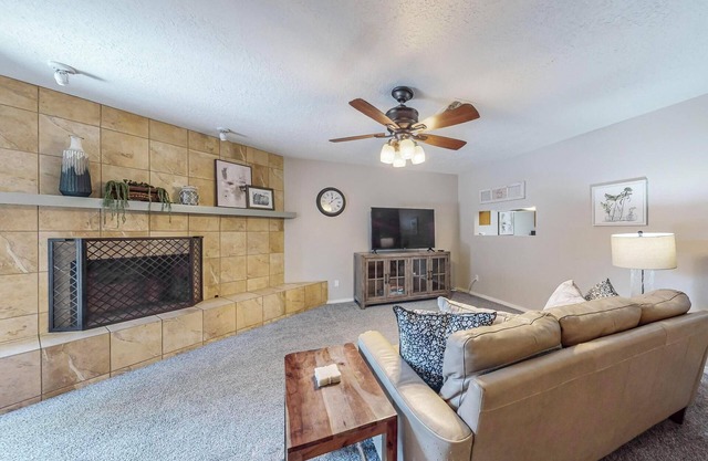 Old Town Patina, 2 QB, 2 BA, WIFI Pet Friendly