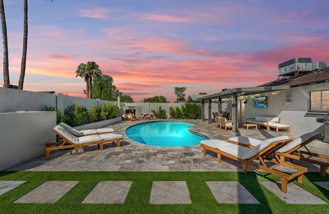 Old Town Pool Retreat Heated Pool Cabana Games