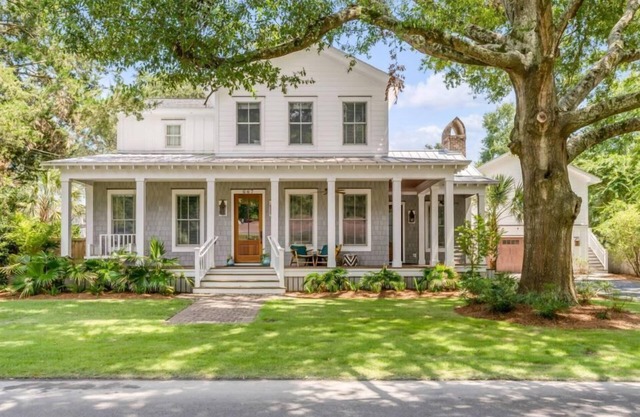 Old Village Abode- Pet Friendly- 5 Mins to beach