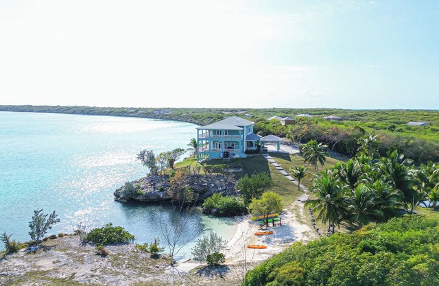 Ole Ike Bay - Luxury Villa Private Beach & Dock - 5 guests