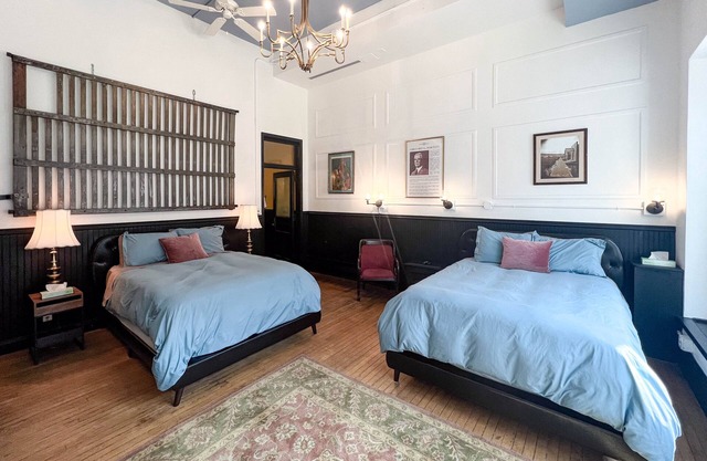 Oliver Inn | Suite 6 | Guilford & Caroline Hartley