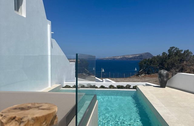 Omna Caldera Suites