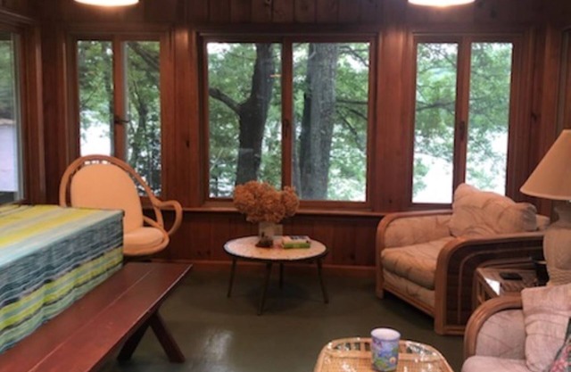 On Merrymeeting Lake - Cottage with Private Beach and Lakeside Deck