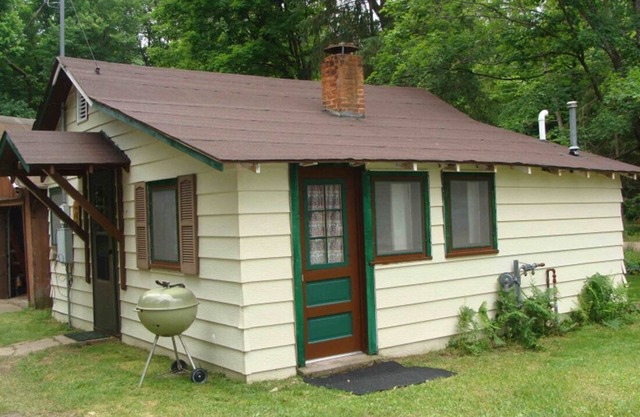 On North Twin Lake- Northern Exposure Rentals "Minnow Bucket"