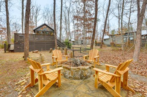On-Site Trails and Furnished Deck Monteagle Escape!