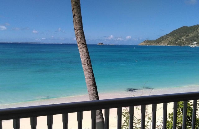 ON THE BEACH CONDO WITH PANORAMIC VIEW ON GRAND CASE BEACH