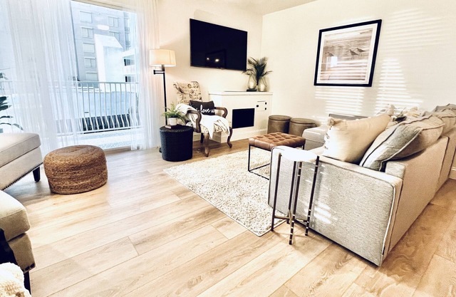 ON the Beach! Fully Updated Condo with Beach/River Views- Longer Stay Discounts