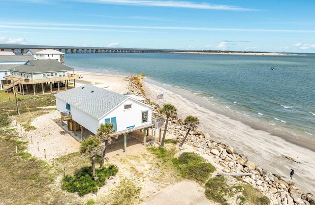 On Water's Edge - Direct Gulf Waterfront!