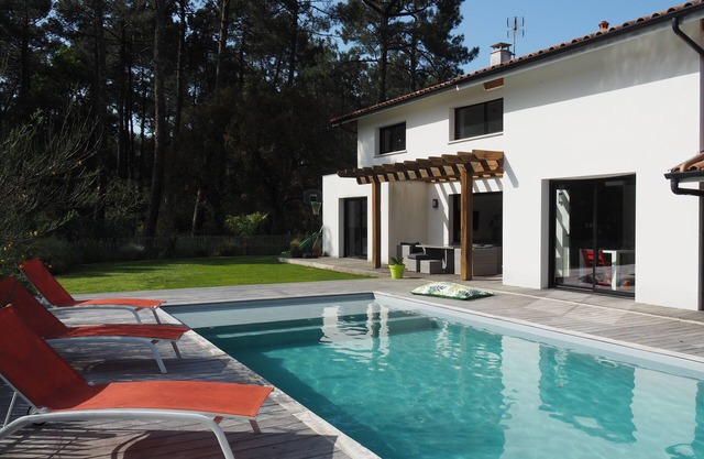 Ondres: Splendid Villa with heated pool between ocean and pine forest