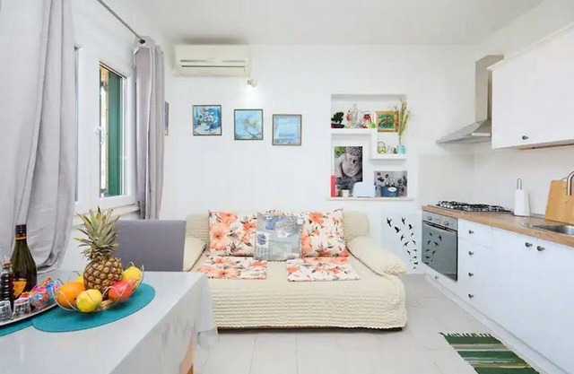 One bedroom apartment with terrace and sea view Prožurska Luka, Mljet (A-22337-a)