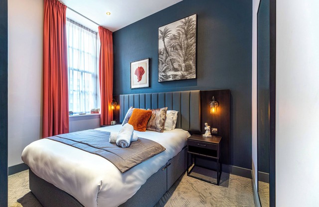 One Bedroom Apartment 302 (Sleeps 4)