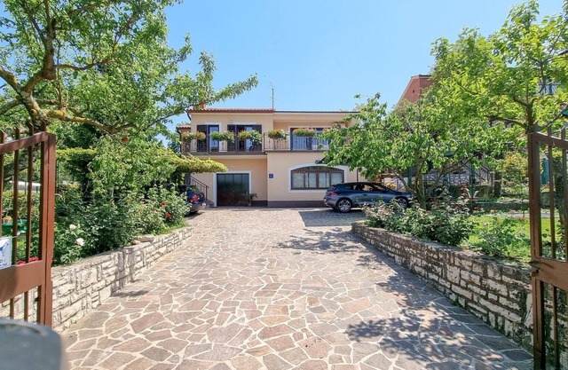 One bedroom apartment with terrace Brtonigla, Novigrad (A-19949-a)