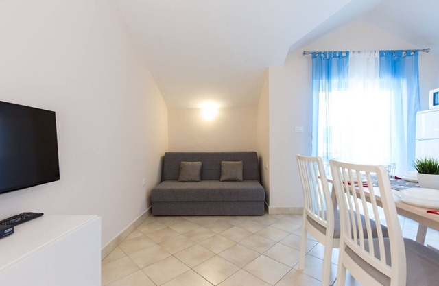 One bedroom apartment near beach Čižići, Krk (A-20433-b)