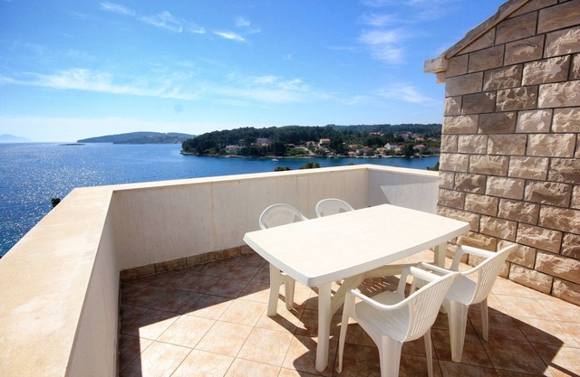 One bedroom apartment near beach Lumbarda, Korčula (A-4440-f)