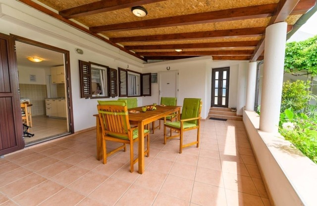 One bedroom apartment near beach Nerezine, Lošinj (A-7963-b)