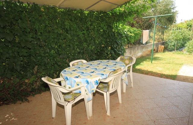 One bedroom apartment with terrace Neviđane, Pašman (A-8273-c)