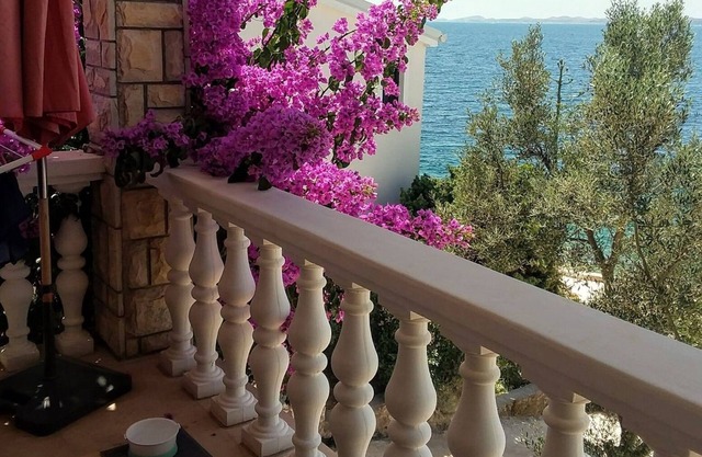 One bedroom apartment near beach Ždrelac, Pašman (A-8406-c)