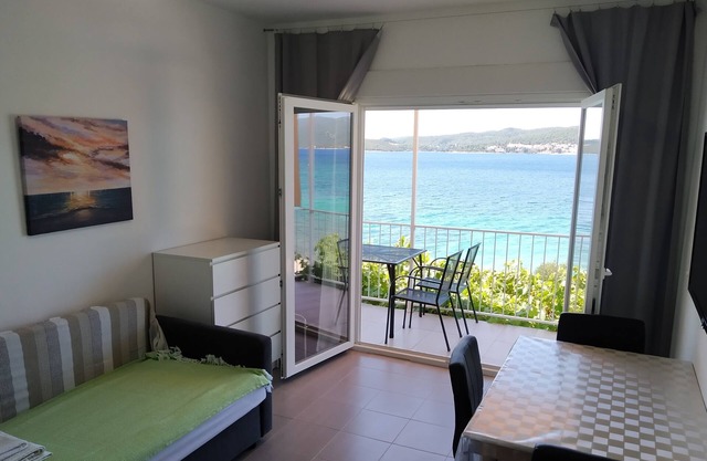 One bedroom apartment near beach Kučište - Perna, Pelješac (A-4544-a)