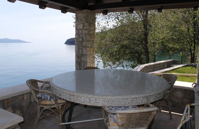 One bedroom apartment near beach Medveja, Opatija (A-7722-b)