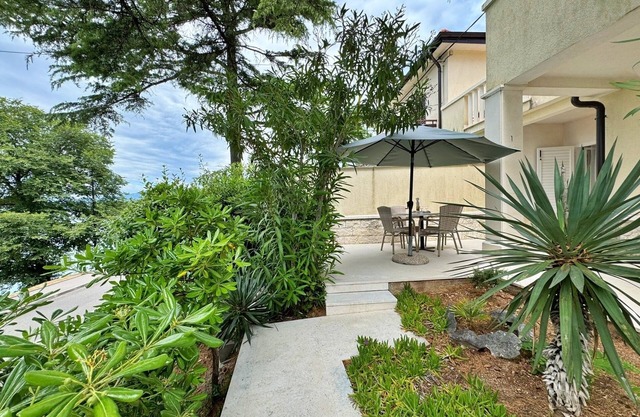 One bedroom apartment near beach Šilo, Krk (A-18704-a)