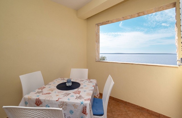 One bedroom apartment near beach Mandre, Pag (A-4092-e)