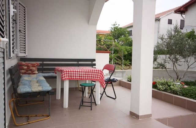 One bedroom apartment near beach Nin, Zadar (A-6149-b)