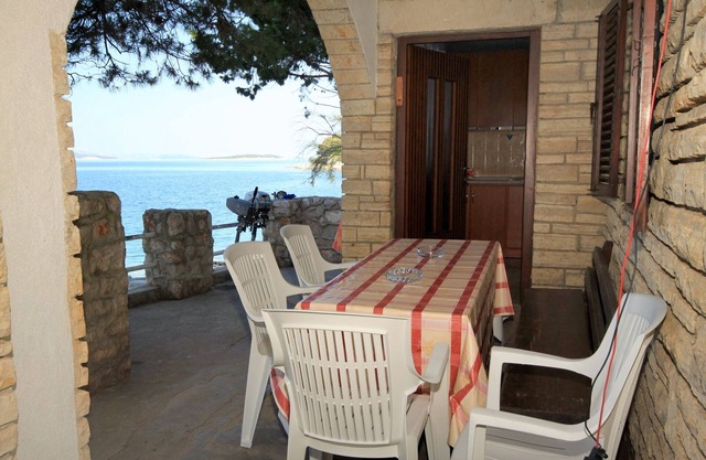 One bedroom apartment near beach Lavdara, Dugi otok (A-434-b)
