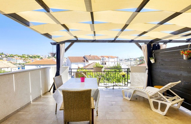 One bedroom apartment with terrace Jezera, Murter (A-19056-a)