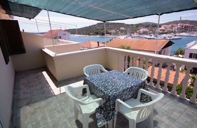 One bedroom apartment with terrace and sea view Jezera, Murter (A-5063-a)