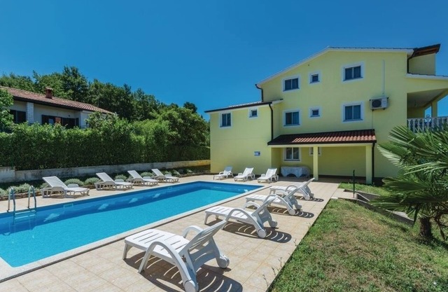 One bedroom apartment with balcony and sea view Valkarin, Poreč (A-24238-a)