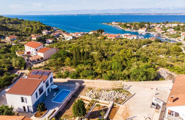 One bedroom apartment with balcony Lukoran, Ugljan (A-23933-b)