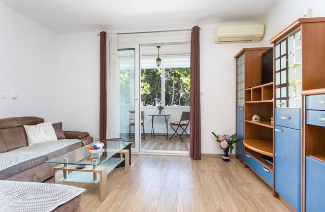 One bedroom apartment with terrace Solin, Split (A-21310-a)