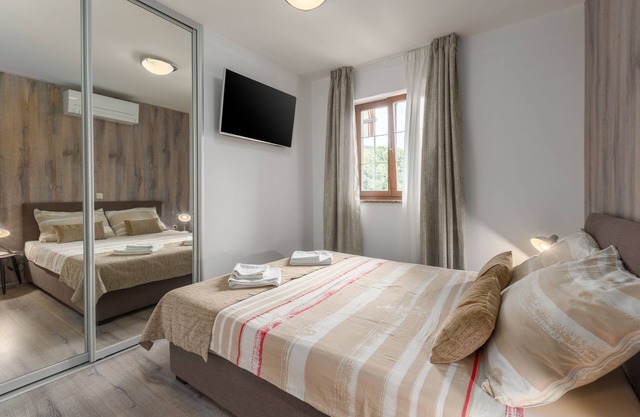 One bedroom apartment with balcony Vrsar, Poreč (A-17473-a)