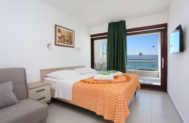 One bedroom apartment with terrace and sea view Duće, Omiš (A-2737-f)