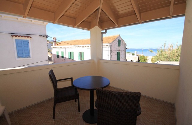 One bedroom apartment with terrace and sea view Susak, Lošinj (A-8050-c)
