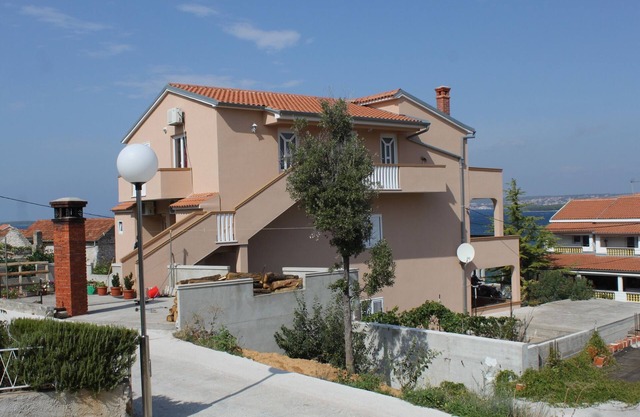 One bedroom apartment with balcony Tkon, Pašman (A-8455-c)