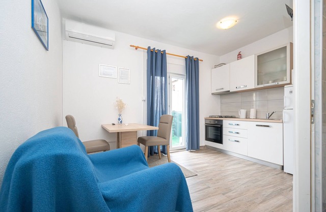 One bedroom apartment with terrace and sea view Tkon, Pašman (A-17360-c)