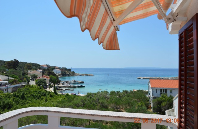 One bedroom apartment with terrace and sea view Jakišnica, Pag (A-4160-c)